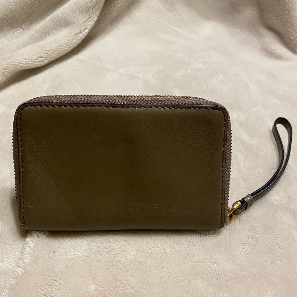 Marc by Marc Jacobs phone wallet/wristlet - Picture 6 of 8